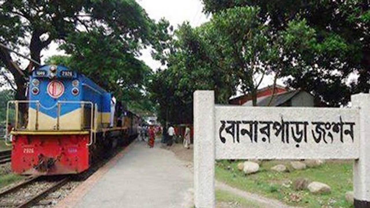 গাইবান্ধার বোনারপাড়া স্টেশনে কলেজ ট্রেনের বগি থেকে বৃদ্ধের মরদেহ উদ্ধার