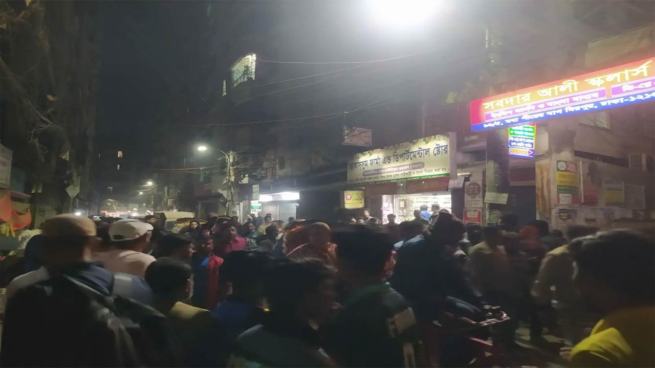 মিরপুরে নির্বাচনি প্রচারপত্র বিলিকে কেন্দ্র করে জামায়াত-বিএনপির সংঘর্ষ