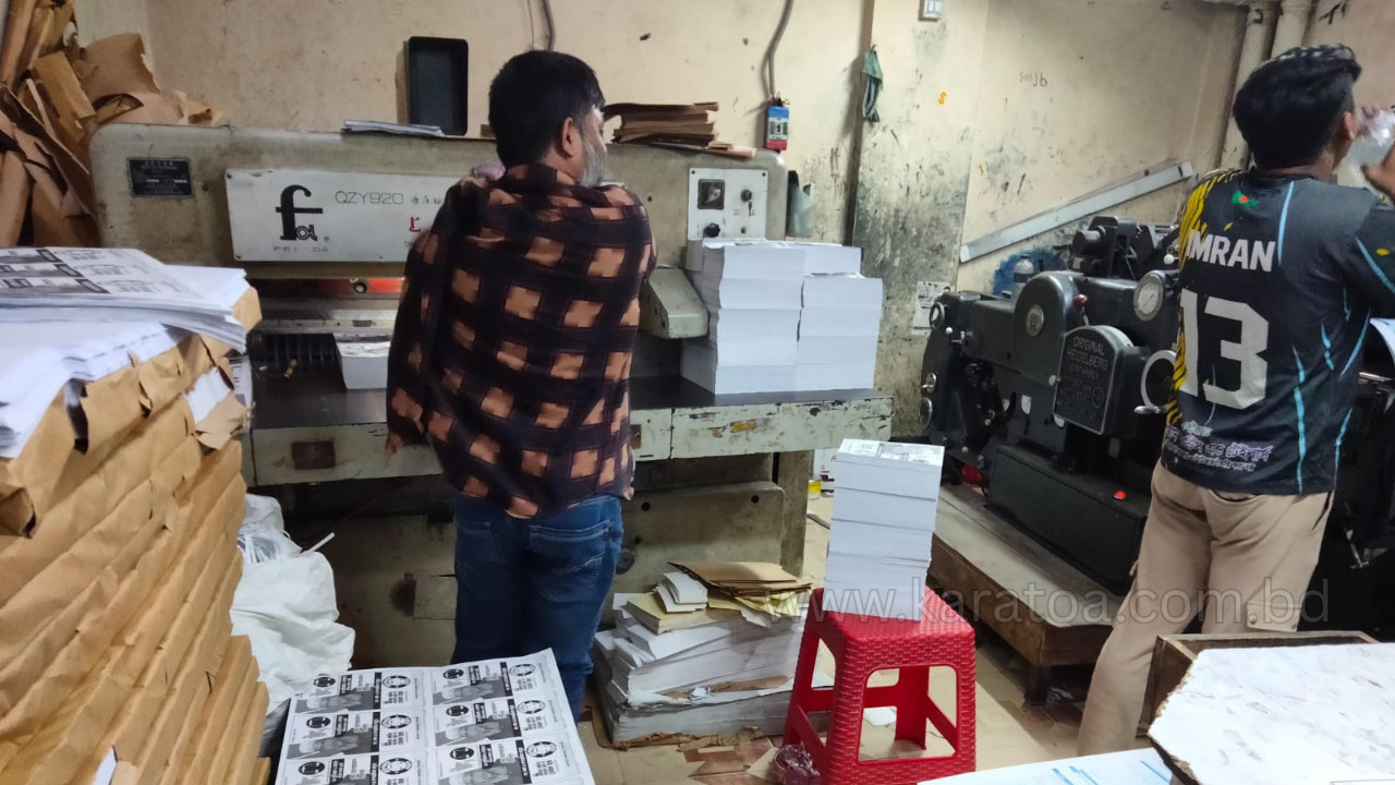 পোস্টারের ওপর নিষেধাজ্ঞা, রংপুরে মুদ্রণ শিল্পে তেমন ব্যস্ততা নেই