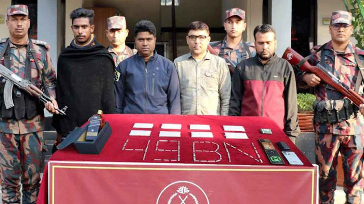 ভারতে রুপা পাচারের সময় গ্রেপ্তার ৪