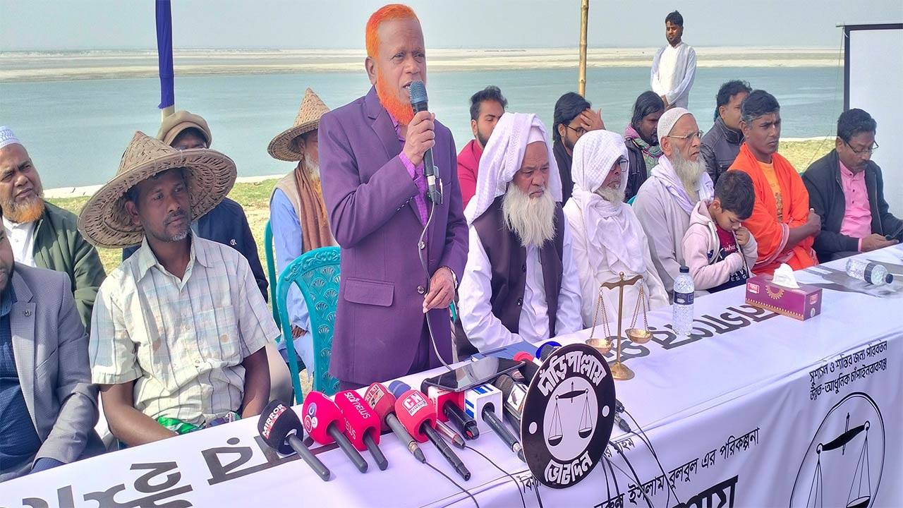 পদ্মা পাড়ে দাঁড়িয়ে জামায়াত প্রার্থী বুলবুলের নির্বাচনি ইশতেহার 