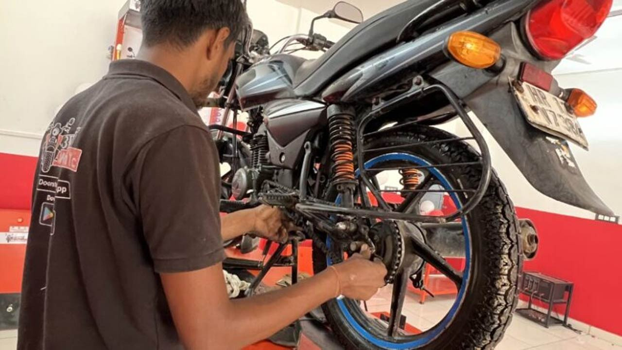 বাইক সার্ভিসিংয়ের সঠিক সময় কখন? জেনে নিন