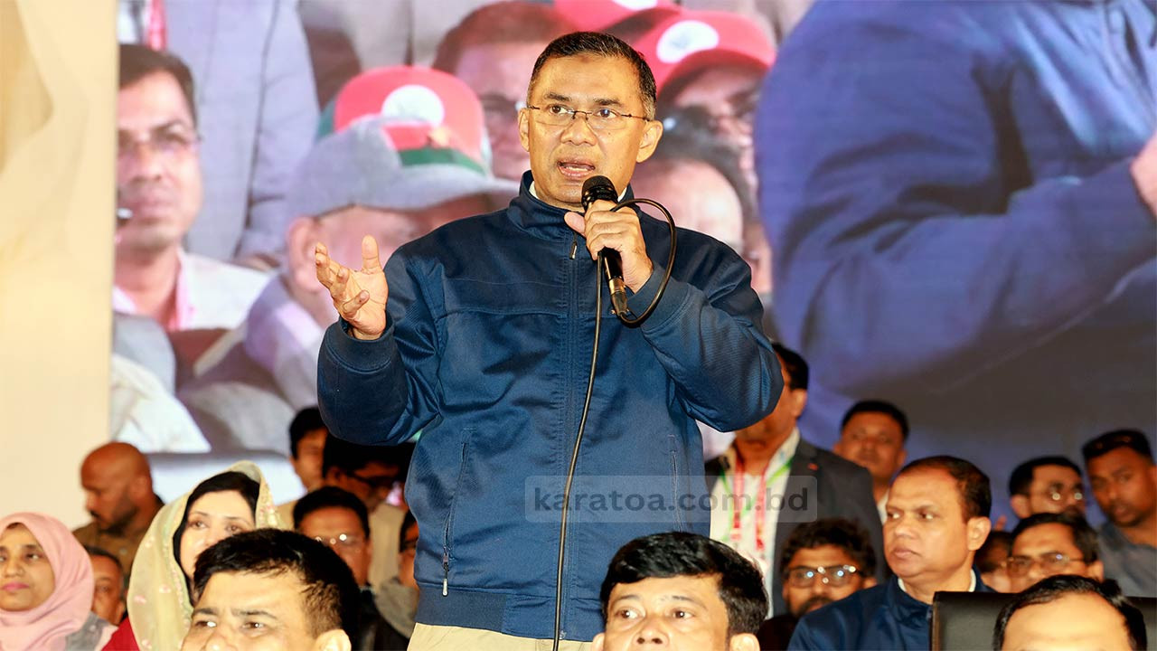 নিজের ঘরে এসে কি বলবো তাল হারিয়ে ফেলেছি : প্রিয় পিতৃভূমিতে তারেক রহমান