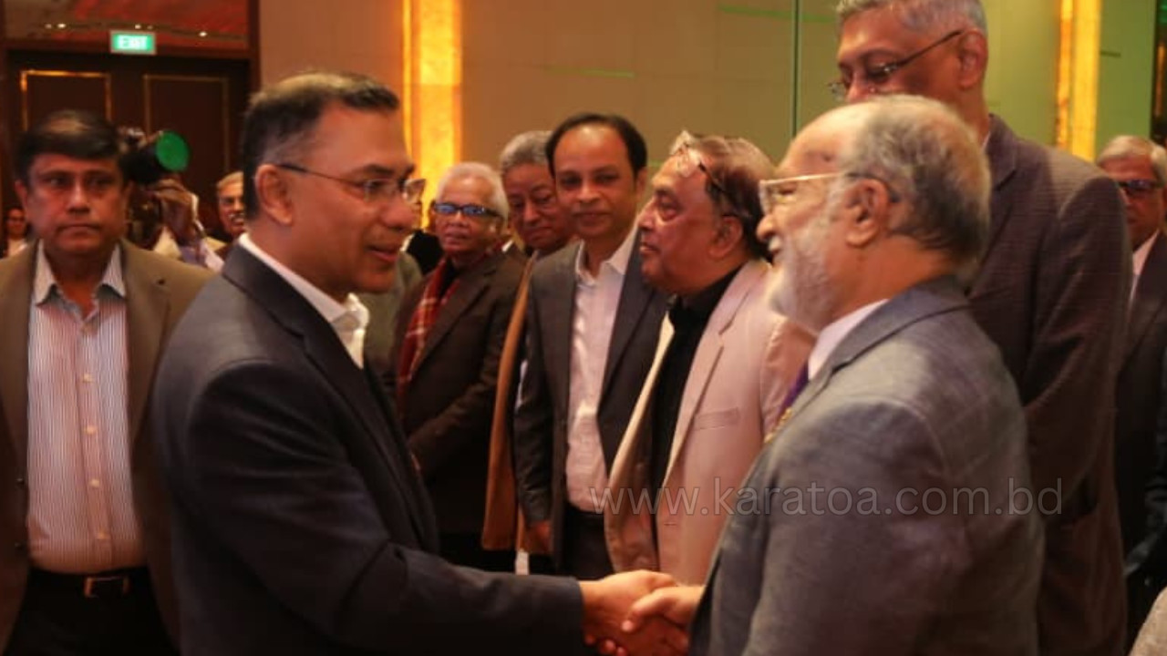 সাংবাদিকদের সঙ্গে তারেক রহমানের শুভেচ্ছা বিনিময়