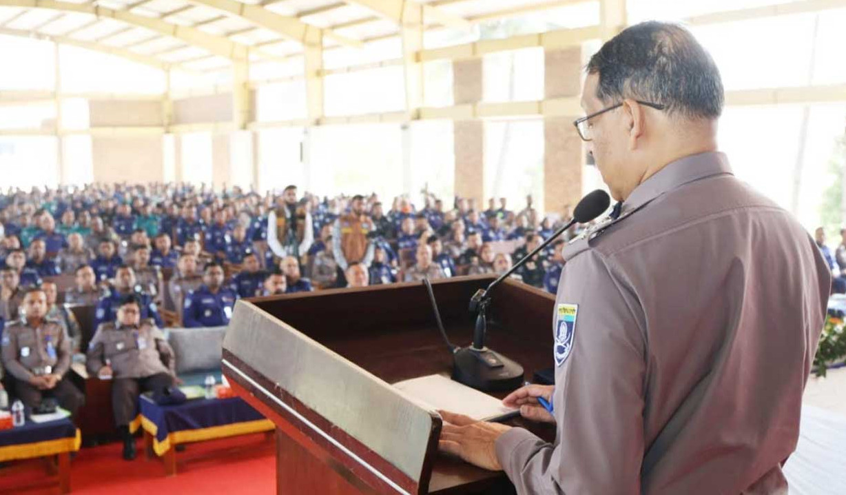 নির্বাচনে নিরপেক্ষ থেকে দায়িত্ব পালনের নির্দেশ আইজিপির