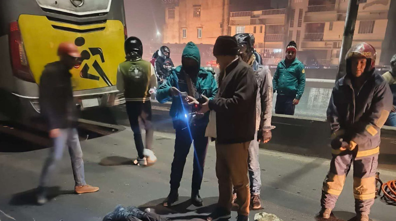 খিলগাঁও ফ্লাইওভারে কাভারভ্যানের চাপায় পুলিশ সদস্য নিহত