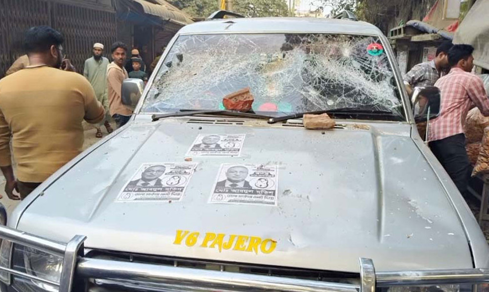 কুমিল্লায় স্বতন্ত্র প্রার্থীর প্রচারণায় বাধা, সংঘর্ষ-গাড়ি ভাঙচুর