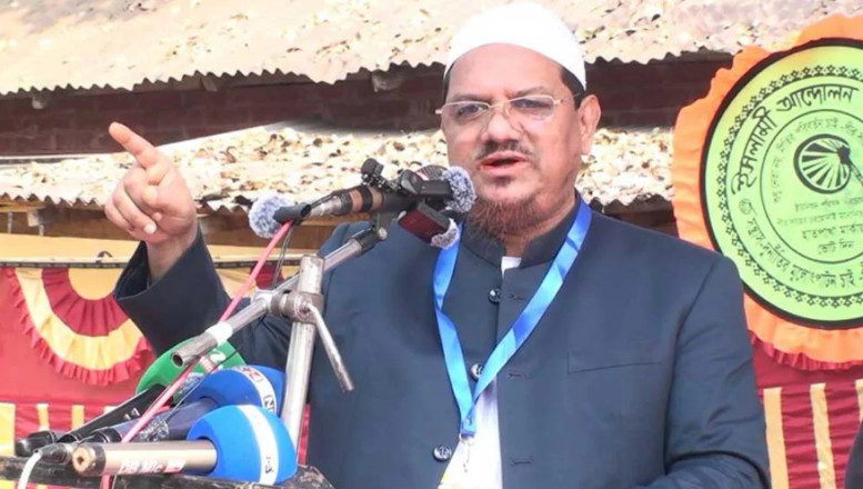 বেপর্দা মেয়েদের সঙ্গে সেলফি তোলেন জামায়াত আমির: চরমোনাই পীর