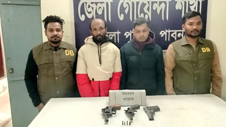 পাবনায় পৃথক অভিযানে তিনটি অস্ত্র-গুলিসহ আটক ৪