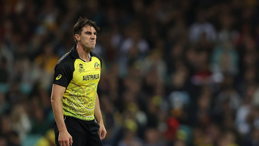 বিশ্বকাপ থেকে ছিটকে গেলেন প্যাট কামিন্স