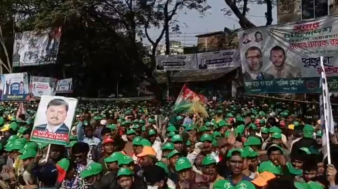 কানায় কানায় পূর্ণ আলিয়া মাদরাসা মাঠ