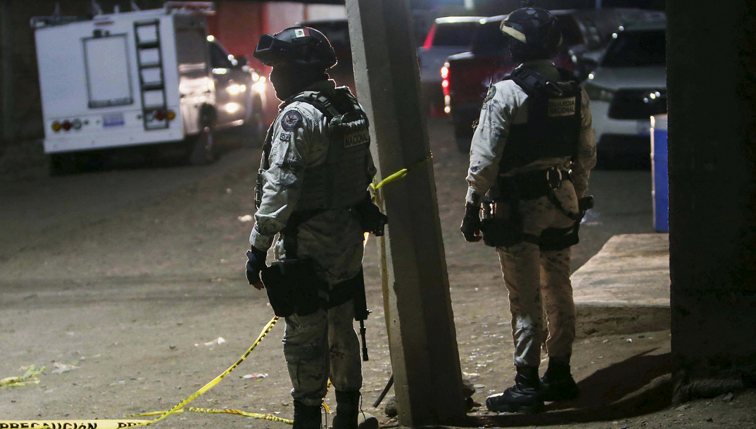 মেক্সিকোতে ফুটবল মাঠে বন্দুক হামলায় নিহত ১১