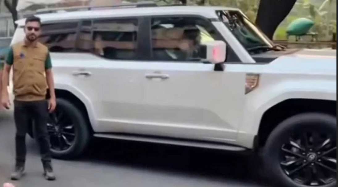 তারেক রহমানের গাড়িতে লাগানো খামটিতে কী ছিল?