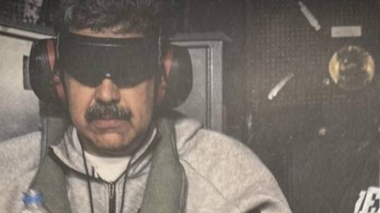 মার্কিন যুদ্ধজাহাজে বন্দি মাদুরোর ছবি প্রকাশ