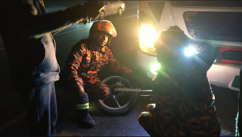 ঢাকা–মাওয়া এক্সপ্রেসওয়েতে বাসচাপায় মোটরসাইকেল চালকসহ নিহত ২