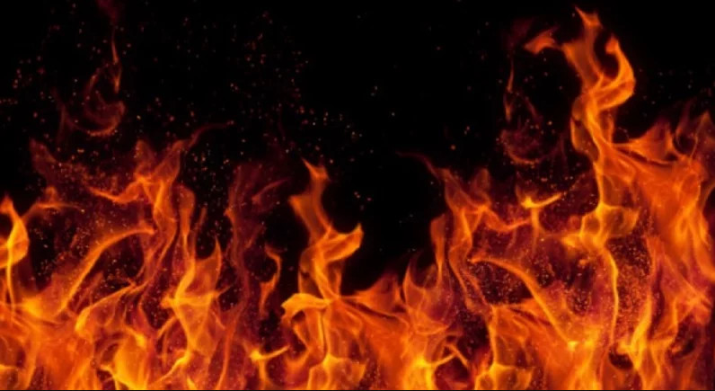 ভাটারায় নতুন বাজারে আগুন, পুড়ল দোকান