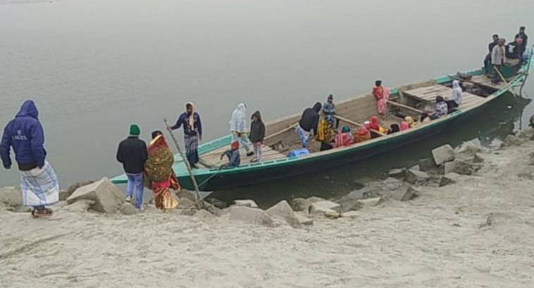 ঘন কুয়াশায় ৫০ বরযাত্রী নিয়ে পথ হারানো যাত্রীদের সেনাবাহিনীর মানবিক সহায়তা 