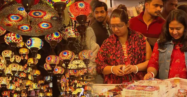 উৎসবমুখর আন্তর্জাতিক বাণিজ্য মেলা