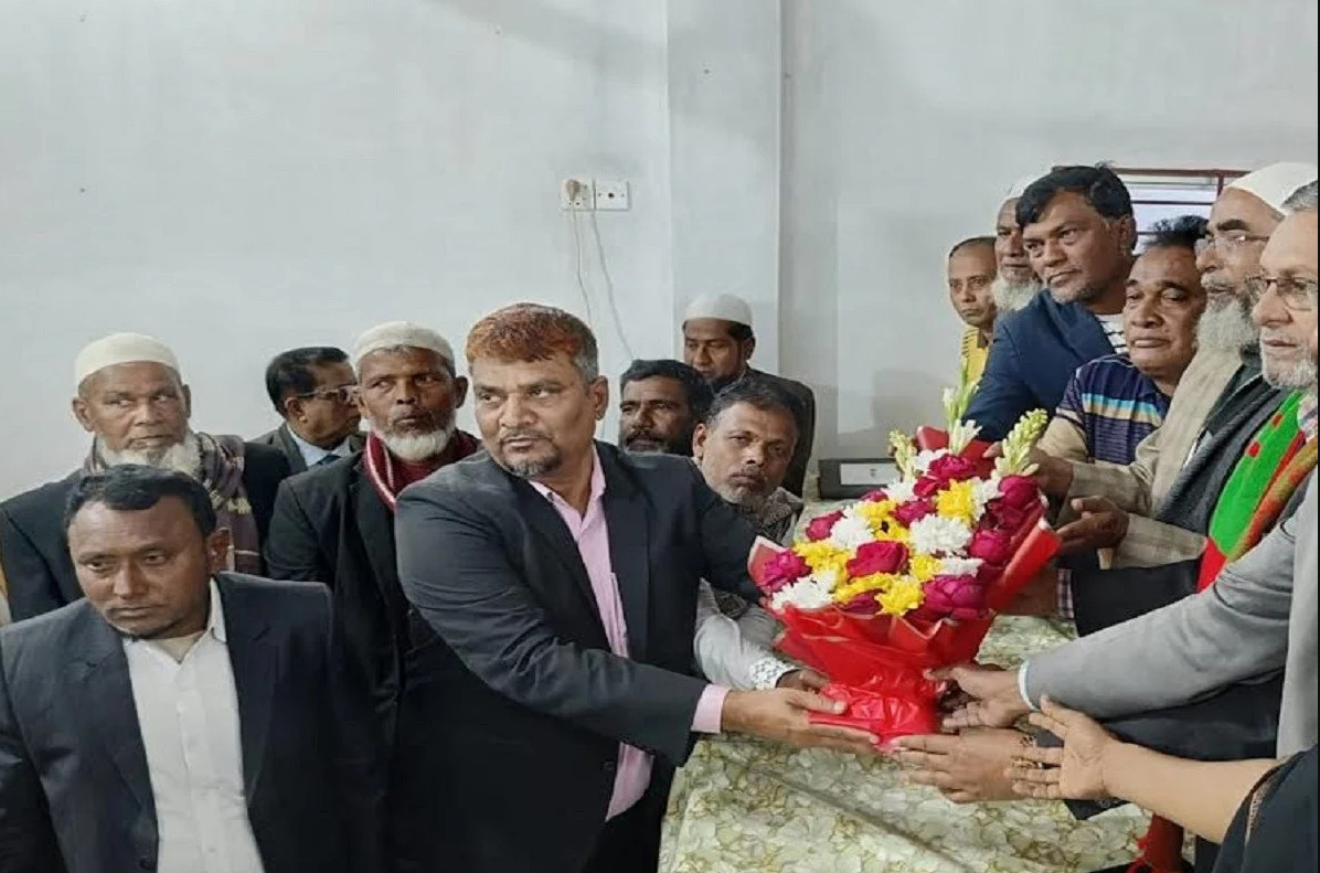 চাঁদপুরে আ. লীগ থেকে দুই শতাধিক নেতাকর্মীর বিএনপিতে যোগদান