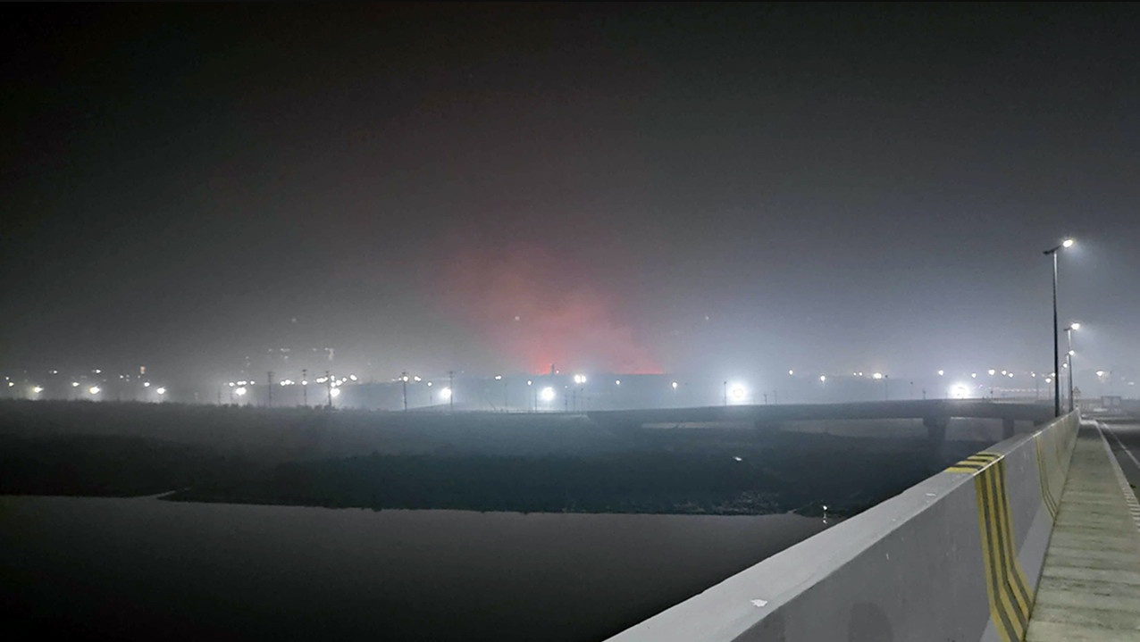 আড়াইঘণ্টা পর নিয়ন্ত্রণে মাতারবাড়ি বিদ্যুৎকেন্দ্রের আগুন