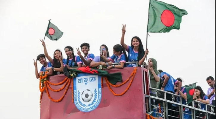 আবারো ছাদ খোলা বাসে সংবর্ধনা পাবেন সাবিনারা