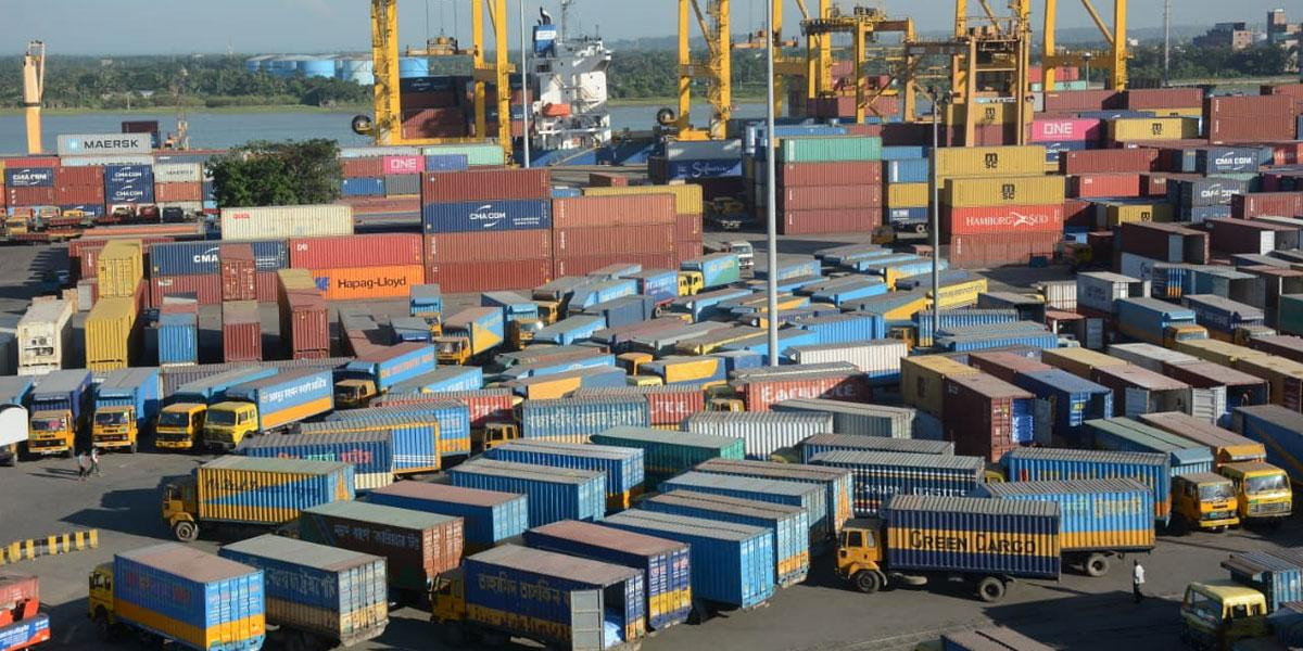 শ্রমিকদের কর্মবিরতিতে চট্টগ্রাম বন্দরের অচলাবস্থা