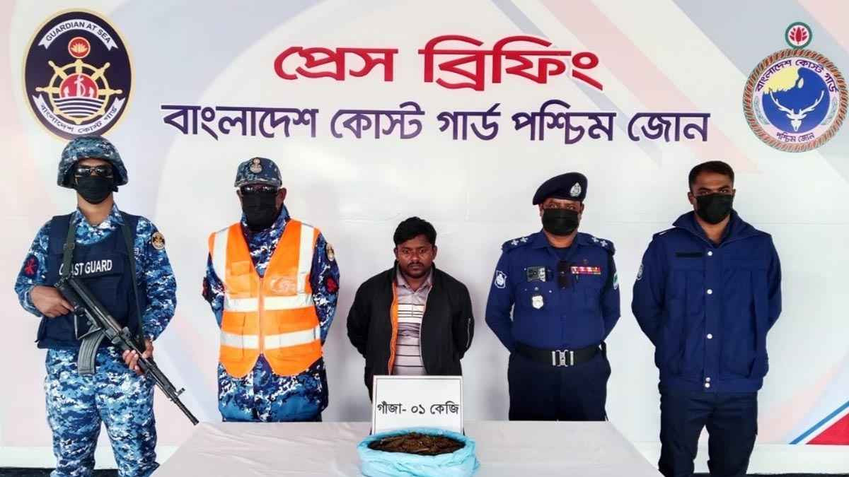 মোংলায় ১ কেজি গাঁজাসহ মাদক কারবারি আটক