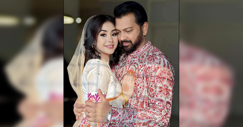 রোজার প্রোফাইল থেকে মুছে গেল তাহসানের সব স্মৃতি ,সরালেন খান পদবী