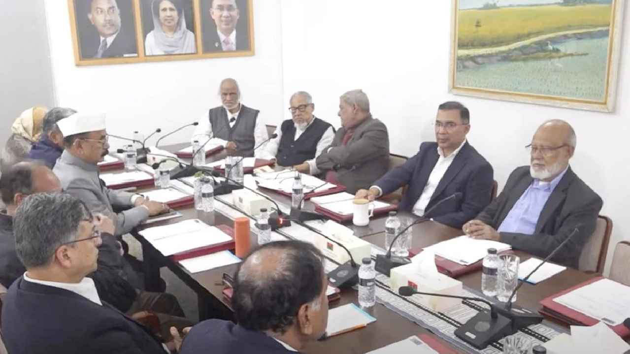 বিএনপির স্থায়ী কমিটির জরুরি বৈঠক চলছে