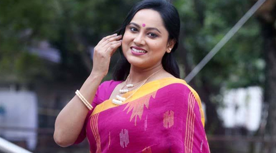 প্রযোজনায় অভিনেত্রী পুতুল