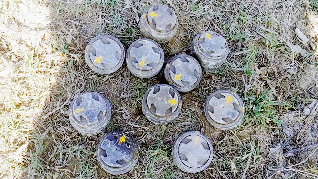 টেকনাফ সীমান্তে ১০টি মাইনের ট্রিগার অংশ উদ্ধার