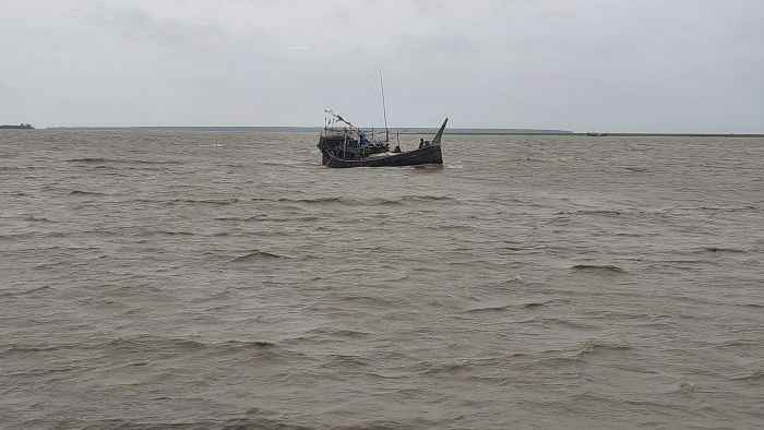 কুতুবদিয়ায় নৌকাডুবিতে নিখোঁজ দুই জেলের মরদেহ উদ্ধার