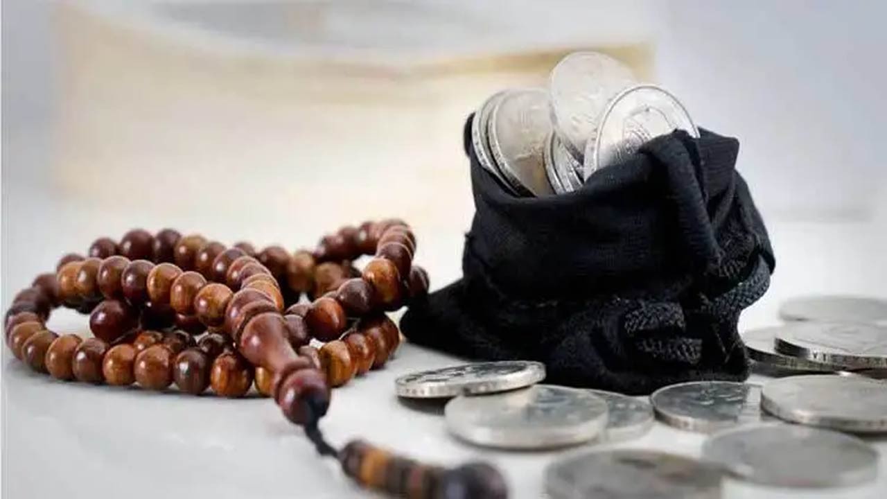 সদকাতুল ফিতর কেন এবং কীভাবে দেবেন