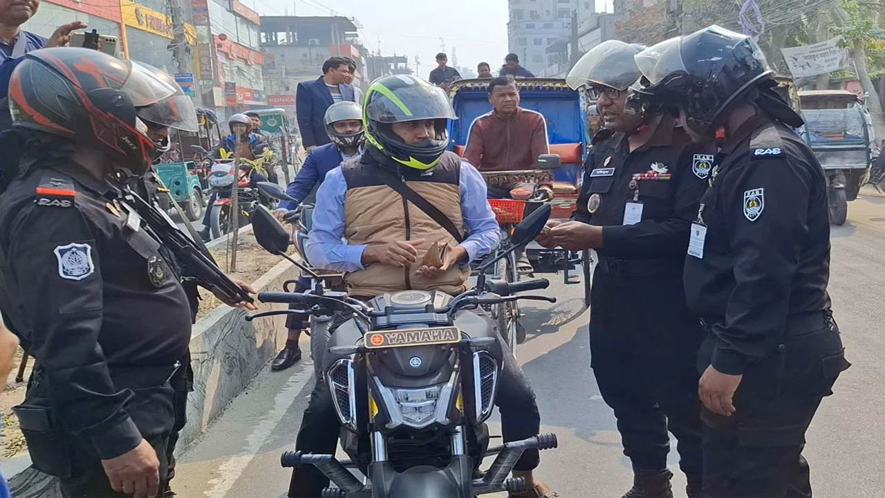 নির্বাচনে সহিংসতা রোধে জয়পুরহাটে র‌্যাবের টহল জোরদার
