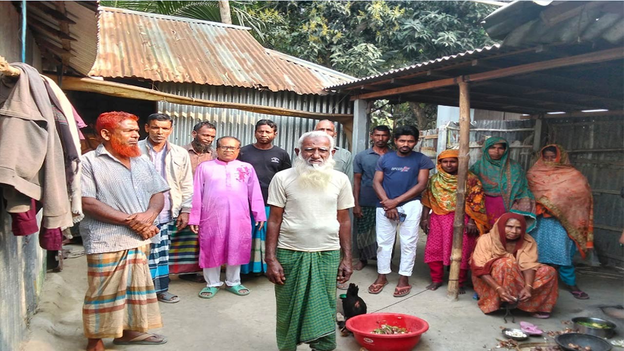 জমির মালিকানা বুঝে না পাওয়ায় বগুড়ার সোনাতলায় হতাশ একটি পরিবার
