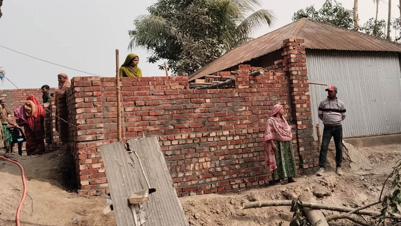 বগুড়ার ধুনটে ১৪৪ ধারা ভঙ্গ করে বাড়ি নির্মাণের অভিযোগ