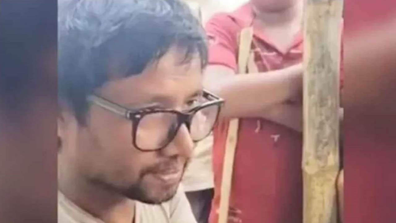 ভারতে পাচার হওয়া রেজাউল ২৫ বছর পর নিজ গ্রামে ফিরল