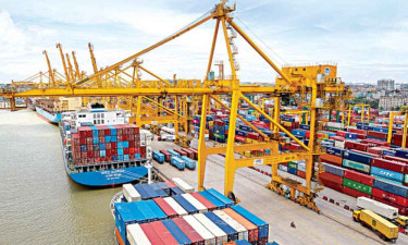 চট্টগ্রাম বন্দরের ১৫ কর্মচারীর দেশত্যাগে নিষেধাজ্ঞা