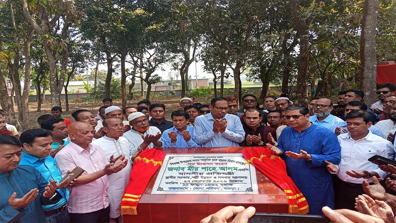 বগুড়ার শিবগঞ্জে প্রথম দিন ব্যস্ত সময় পার করলেন প্রতিমন্ত্রী মীর শাহে আলম