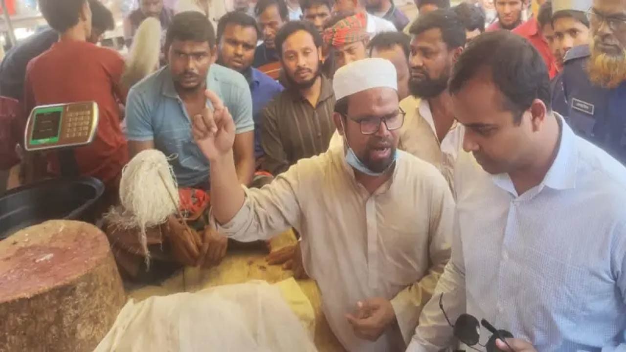 রংপুরের তারাগঞ্জে দ্রব্যমূল্য নিয়ন্ত্রণে ১৬ ব্যবসায়ীর জরিমানা