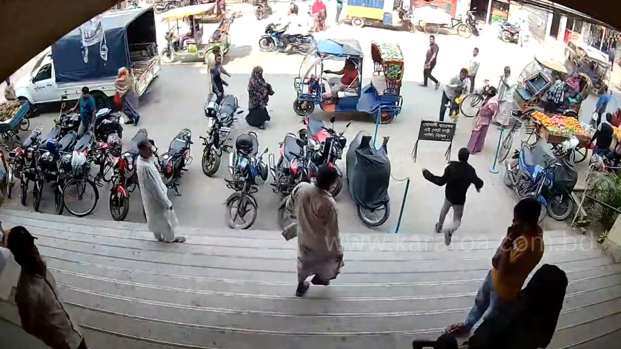 পাবনার সোনালী ব্যাংক থেকে বৃদ্ধের পেনশনের ৩ লাখ টাকা ছিনতাই