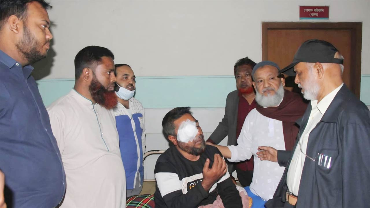 বগুড়ার নন্দীগ্রামে আহত বিএনপি নেতা মাসুদের চোখ হারানোর খবরে তার মায়ের মৃত্যু