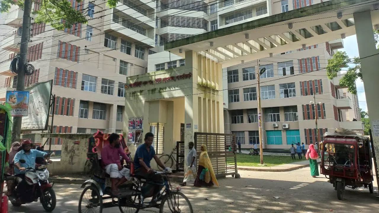 লালমনিরহাটে সরকারি ওষুধ বেসরকারি ক্লিনিকে