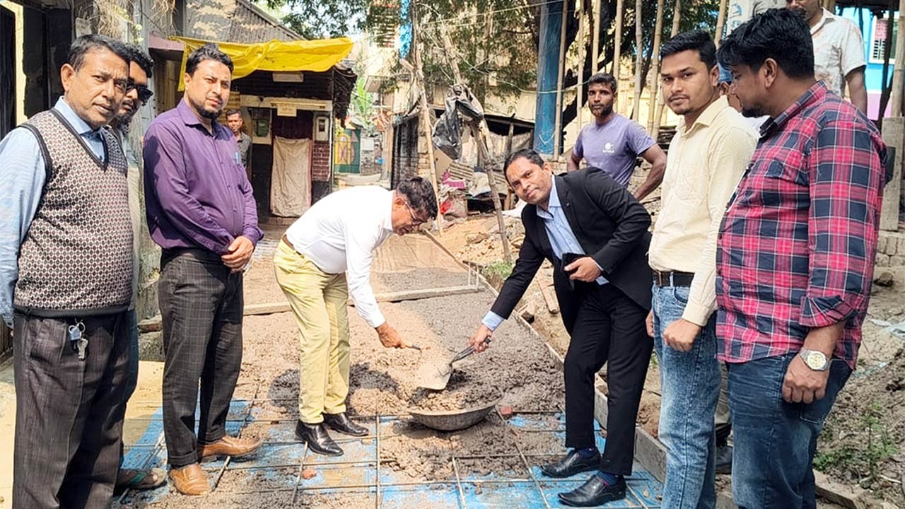 বগুড়ার শেরপুর পৌরসভায় সড়ক আরসিসি ঢালাই কাজের উদ্বোধন