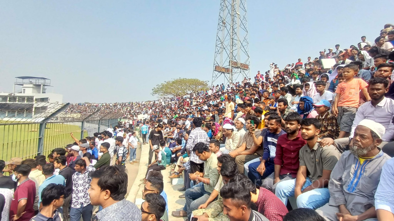 বগুড়ায় বিসিএল : ৩৩৭ রানের লক্ষ্যে ব্যাট করছে ইস্ট জোন