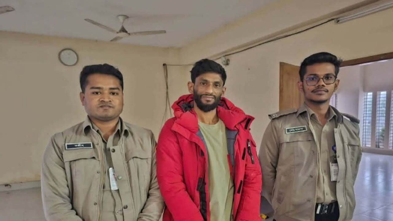 পাবনার ভাঙ্গুড়ায় গাঁজা ও নগদসহ মাদক ব্যবসায়ী গ্রেফতার