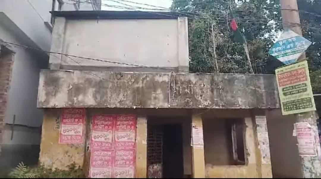 বগুড়ার শাজাহানপুর উপজেলা আ’লীগ অফিসে জাতীয় পতাকা উত্তোলন