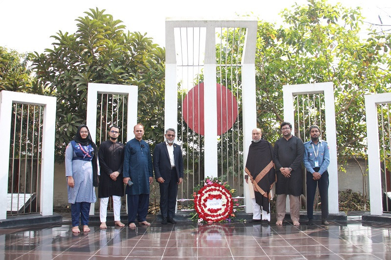 ইস্টার্ন ইউনিভার্সিটিতে যথাযথ মর্যাদায় আন্তর্জাতিক মাতৃভাষা দিবস উদযাপন