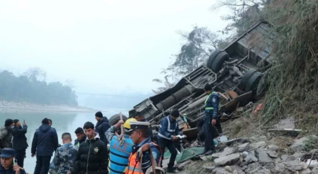 নেপালে বাস দুর্ঘটনায় পর্যটকসহ ১৯ জনের মৃত্যু