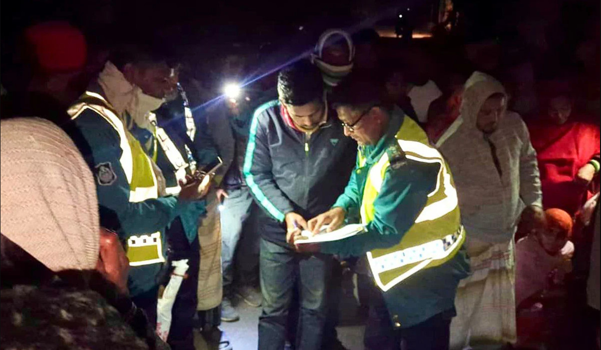 মাকে ‌‘হত্যার’ পর অটোরিকশা ডাকতে গিয়ে ধরা পড়ল ছেলে